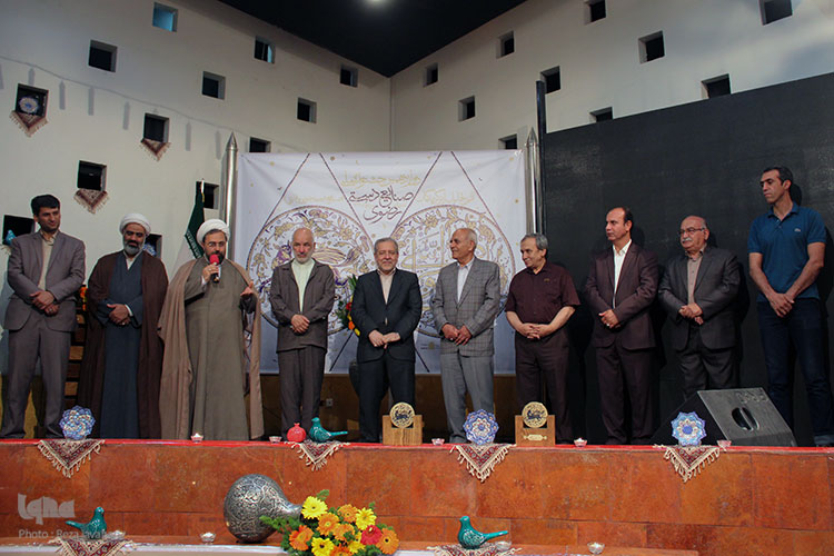 افتتاحیه نمایشگاه و تجلیل از برگزیدگان نمایشگاه صنایع دستی رضوی در اصفهان برگزار شد.