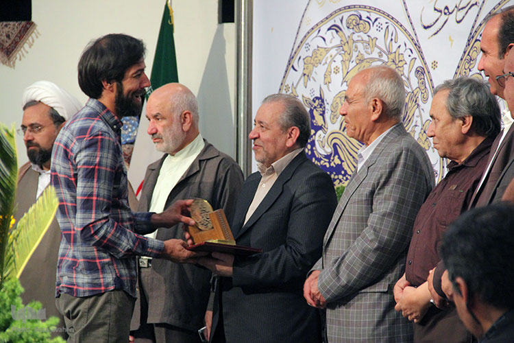 افتتاحیه نمایشگاه و تجلیل از برگزیدگان نمایشگاه صنایع دستی رضوی در اصفهان برگزار شد.