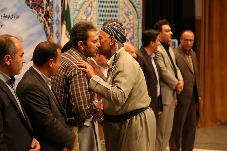 برگزاری مراسم اختتامیه سومین جشنواره «مولودخوانی‌رضوی» در کردستان + عکس