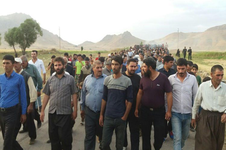 استقبال الیگودرزی‎ها از کاروان «زیر سایه خورشید»