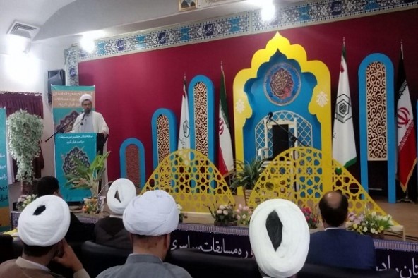 قرا به نماز اول وقت مقید باشند