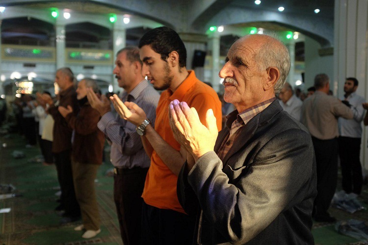 اقامه نماز عید قربان در تبریز+تصاویر اقامه نماز عید قربان در تبریز+تصاویر