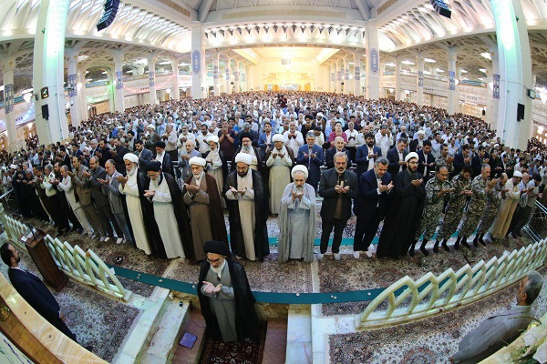 اقامه نماز عید سعید قربان در حرم حضرت معصومه(س) + تصاویر