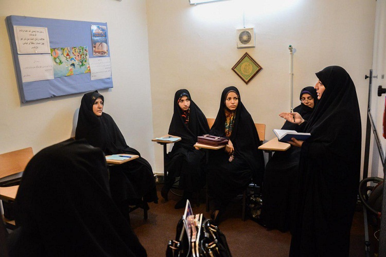 یک روز با جلسه قرآنی مؤسسه قرآن و عترت ثقلین