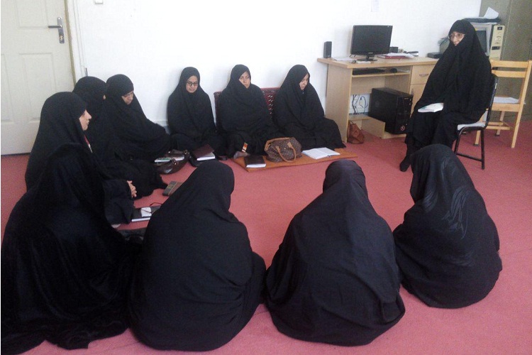 تصاویری از برگزاری محافل خانگی انس با قرآن در ایرانشهر