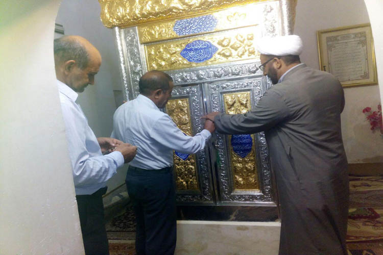 غبارروبی بقاع امامزادگان زیبامحمد و حیاتالغیب(ع) خرمآباد غبارروبی بقاع امامزادگان زیبامحمد و حیاتالغیب(ع) خرمآباد
