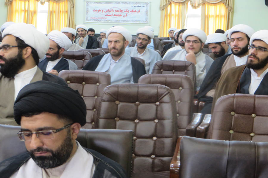 برگزاری کارگاه آموزشی و توجیهی روحانیون مستقر در لرستان + عکس