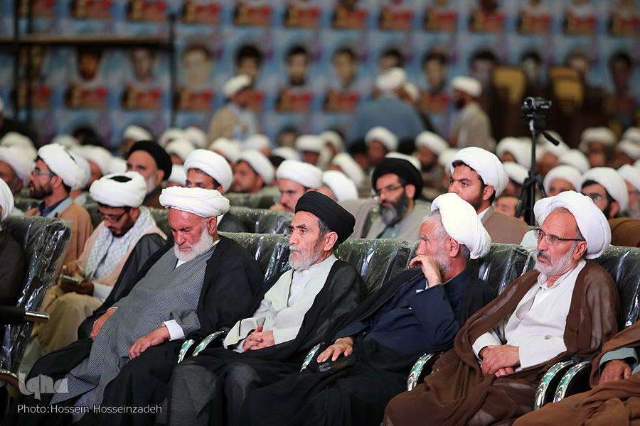 رونمایی از کتاب «امر به معروف و نهی از منکر در کلام بزرگان» در مشهد