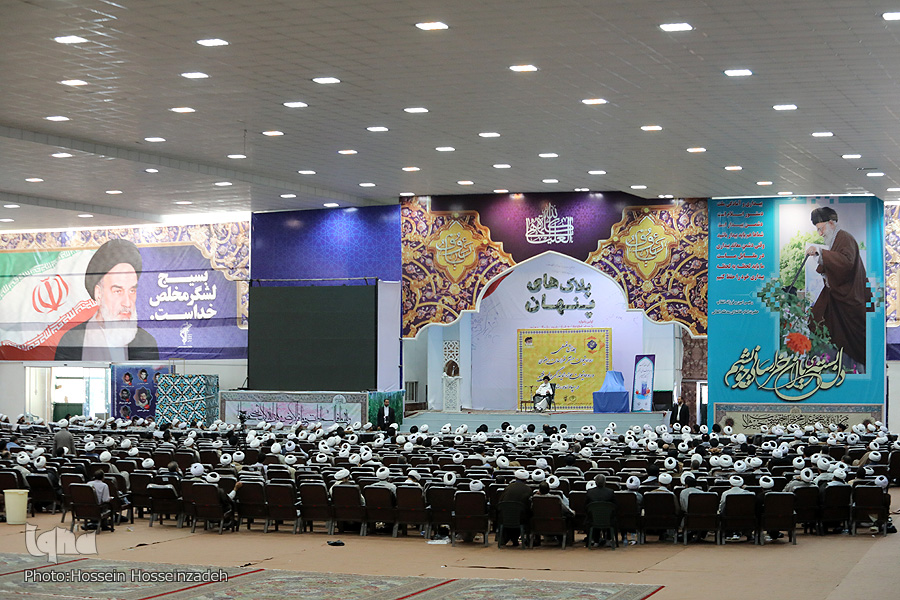 رونمایی از کتاب «امر به معروف و نهی از منکر در کلام بزرگان» در مشهد