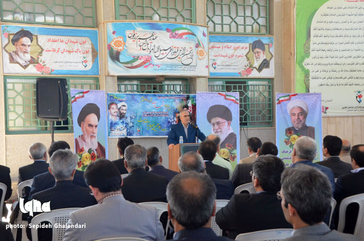 غبارروبی گلزار شهدا با حضور استاندار خراسان‌جنوبی همزمان با آغاز هفته دولت