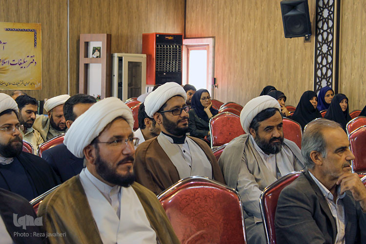 رونمایی از کتاب مرزبان اخلاق در دفتر تبلیغات اسلامی اصفهان