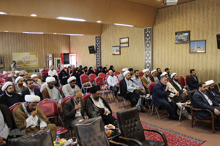 رونمایی از کتاب مرزبان اخلاق در دفتر تبلیغات اسلامی اصفهان