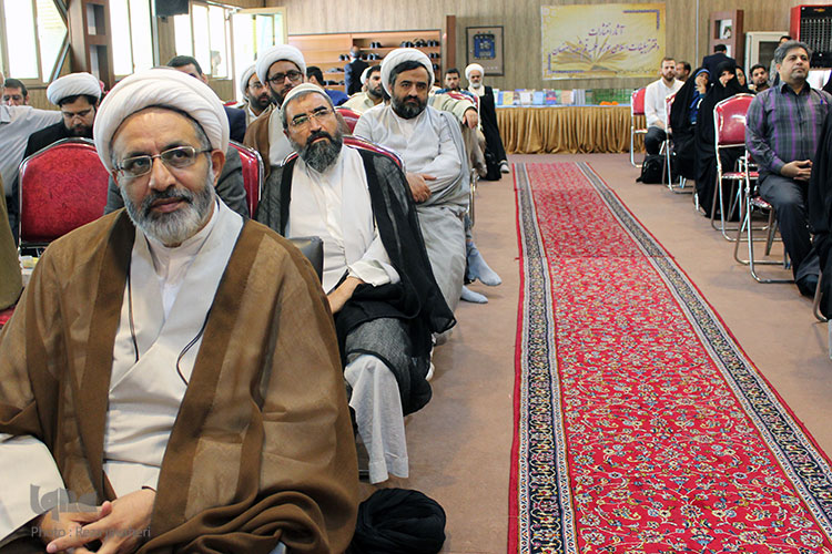 رونمایی از کتاب مرزبان اخلاق در دفتر تبلیغات اسلامی اصفهان