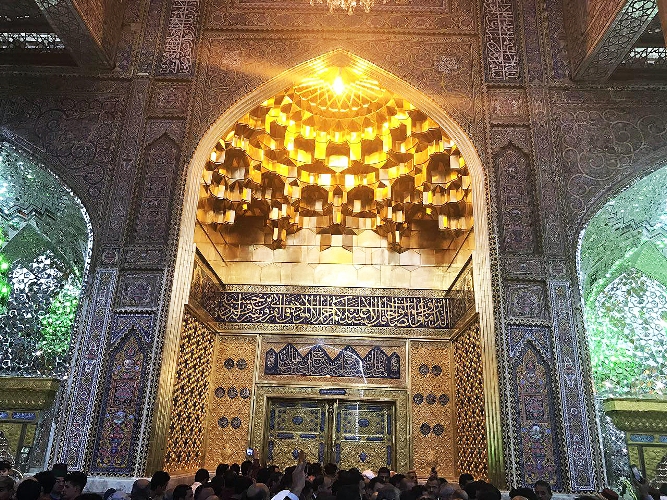 ایوان مرمت شده باب القریش در حرم امامین جوادین (ع) رونمایی شد