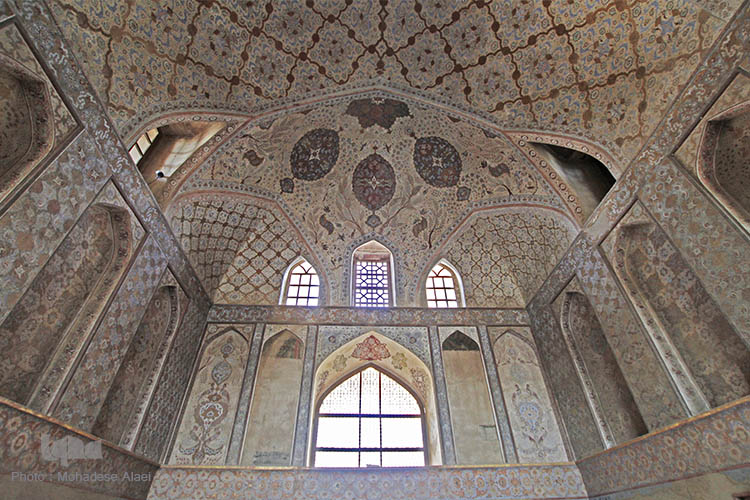 متن میناکاری و قلمزنی و عالی قاپو و عکس های عالی قاپو