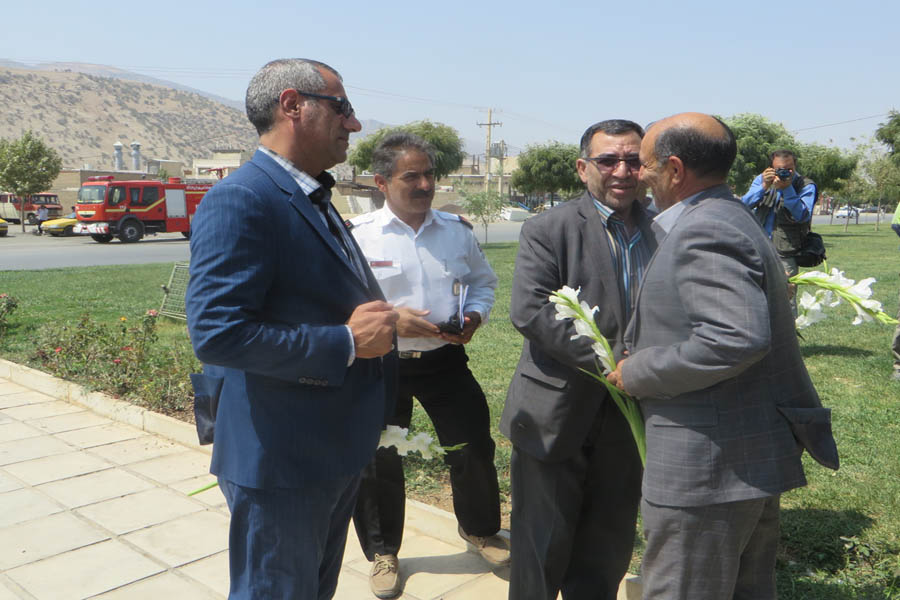گزارش تصویری تجلیل از دست‌اندرکاران مرمت‌ سردیس شهید غلامرضا چاغروند