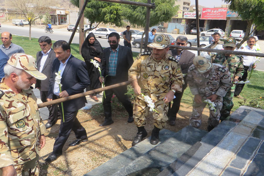 گزارش تصویری تجلیل از دست‌اندرکاران مرمت‌ سردیس شهید غلامرضا چاغروند