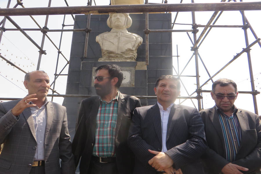 گزارش تصویری تجلیل از دست‌اندرکاران مرمت‌ سردیس شهید غلامرضا چاغروند