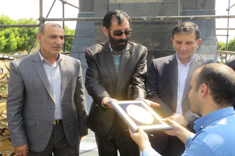 گزارش تصویری تجلیل از دست‌اندرکاران مرمت‌ سردیس شهید غلامرضا چاغروند