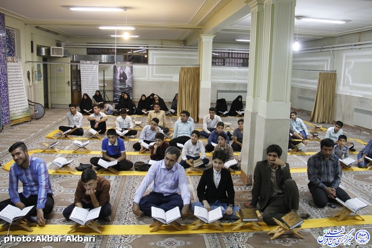 محفل انس «بهره‌هایی از کلام وحی» در شهرکرد/گزارش تصویری