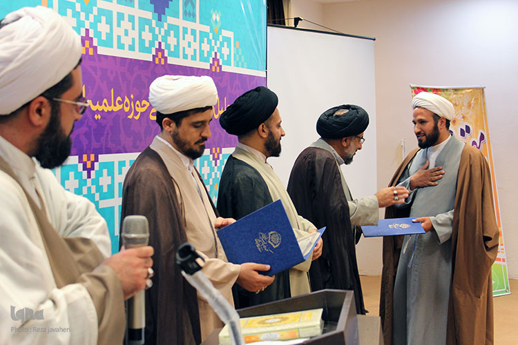 همایش تجلیل از نخبگان قرآنی حوزه علمیه اصفهان برگزار شد.
