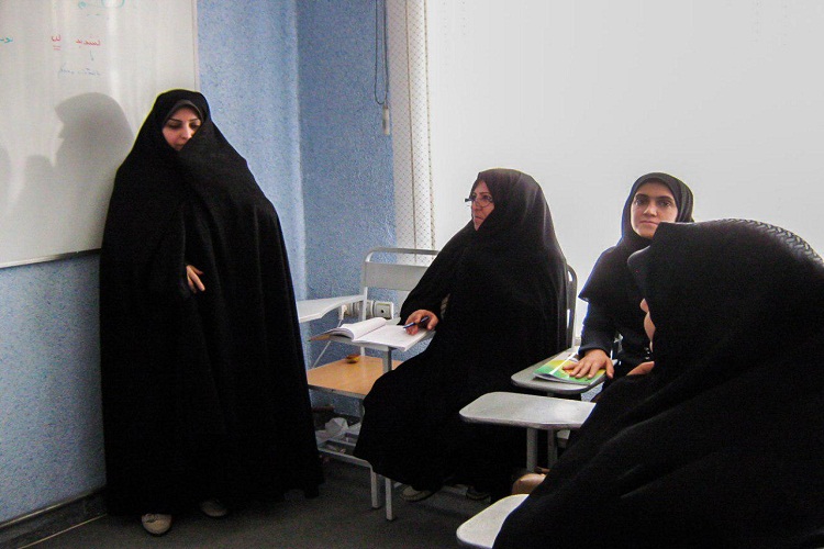یک روز با جلسه قرآنی مجتمع فرهنگی و قرآنی مشکات