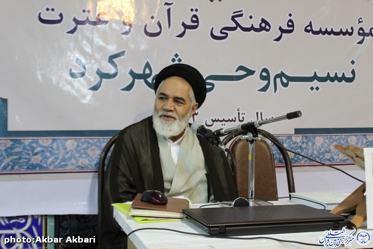 گزارش تصویری آخرین محفل «بهره‌هایی از کلام وحی» در شهرکرد