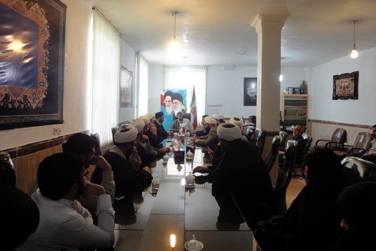 ساماندهی ائمه جماعت مدارس گیلان‌غرب