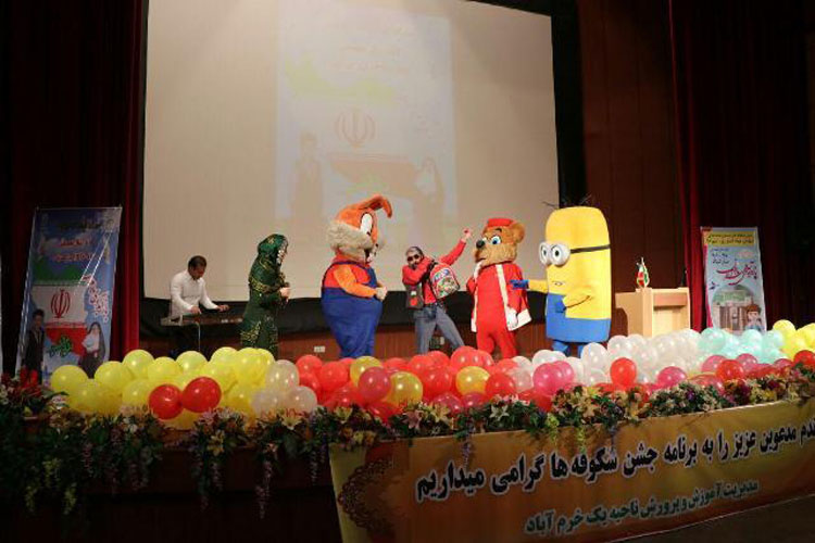 برگزاری جشن شکوفه‌ها با شرکت 32 هزار دانش‌آموز کلاس اولی لرستان