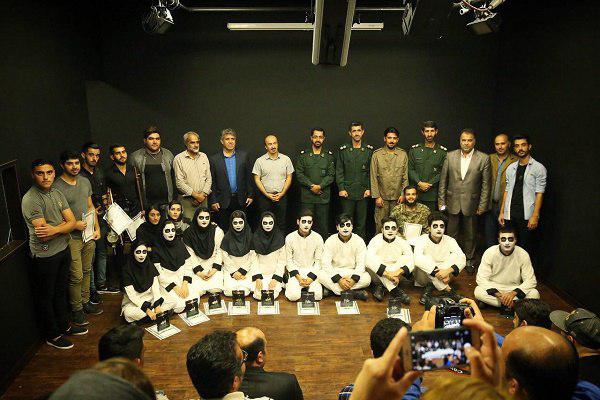 تجلیل از عوامل نمایش دفاع مقدسی «سیزده» در ایزد شهر شهرستان نور +تصویر