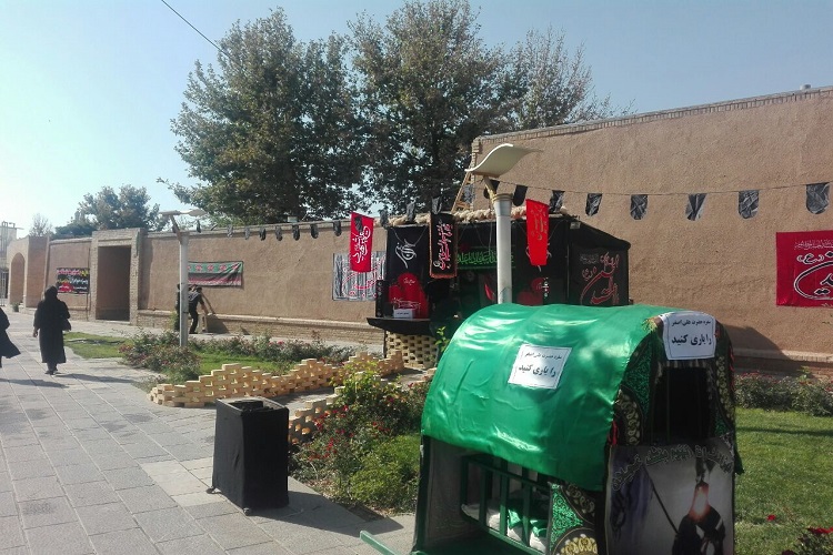 بیت امام راحل سیاه پوش عزای حسینی شد