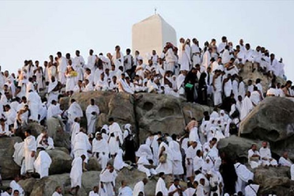 انتقال حجاج به عرفات از طریق قطار مشاعر