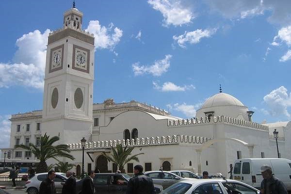 تزئین مساجد «برج منايل» به مناسبت عید قربان