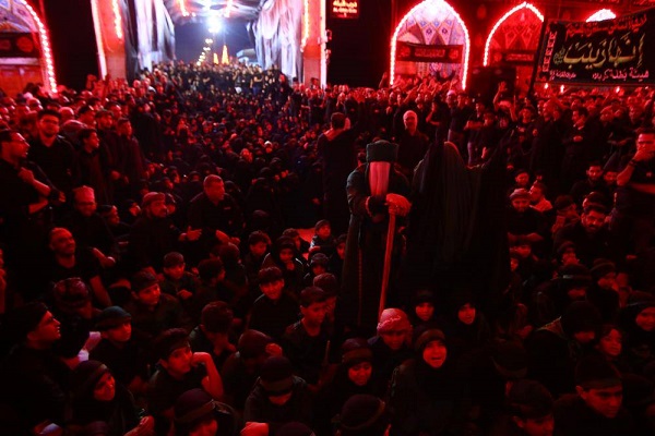 مراسم شام غريبان در حرم امام حسین(ع)+عكس