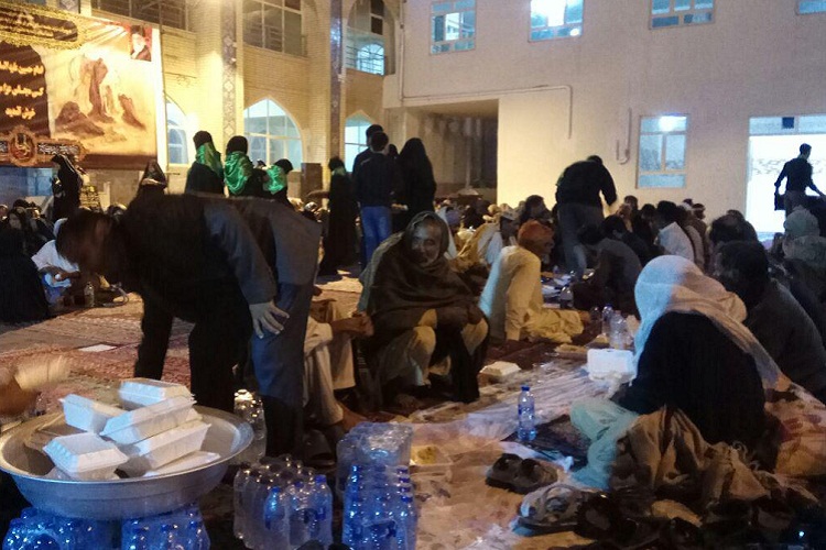 اطعام و اسکان 300 زائر پاکستانی در زاهدان