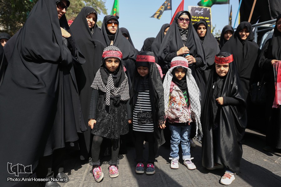 گزارش تصویری/ اقامه نماز عاشورا