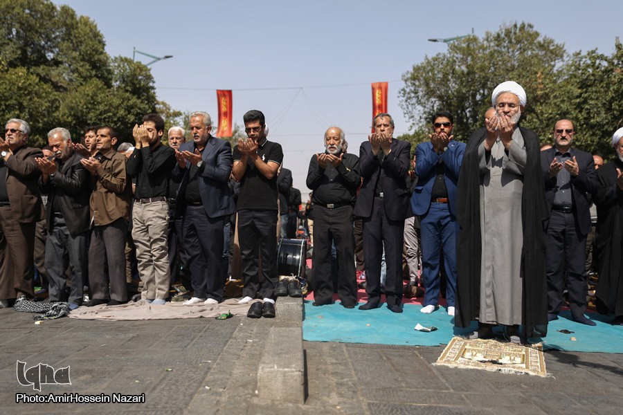 گزارش تصویری/ اقامه نماز عاشورا