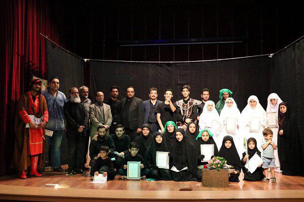 گزارش تصویری تجلیل از عوامل نمایش «کاروان نور» در محمود آباد