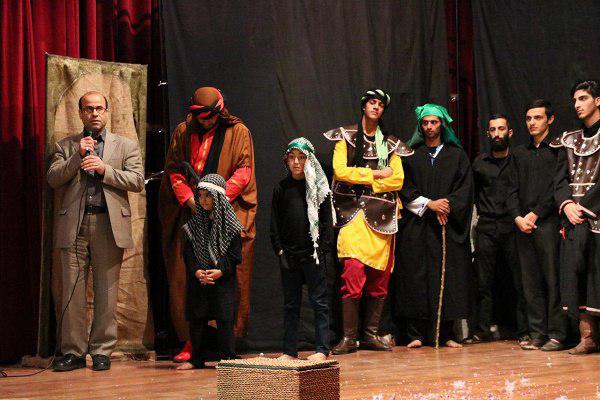 گزارش تصویری تجلیل از عوامل نمایش «کاروان نور» در محمود آباد