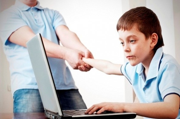 نقش فضای مجازی در پیوست یا گسست زندگی خانوادگی