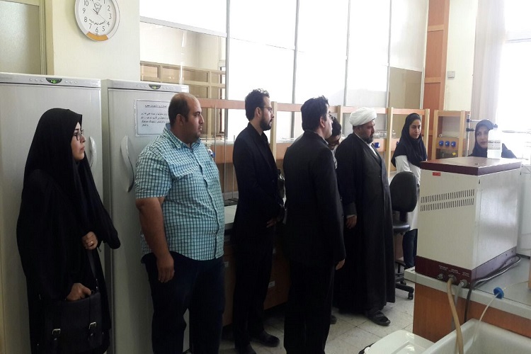 بازدید مدیران جهاددانشگاهی و مدیران دانشگاه حضرت معصومه(س) از مرکز تحقیقات گیاهان دارویی جهاددانشگاهی