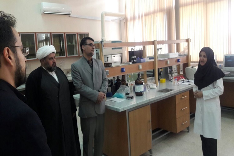 بازدید مدیران جهاددانشگاهی و مدیران دانشگاه حضرت معصومه(س) از مرکز تحقیقات گیاهان دارویی جهاددانشگاهی