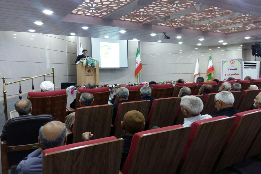مراسم تکریم از سالمندان در سازمان بهزیستی لرستان
