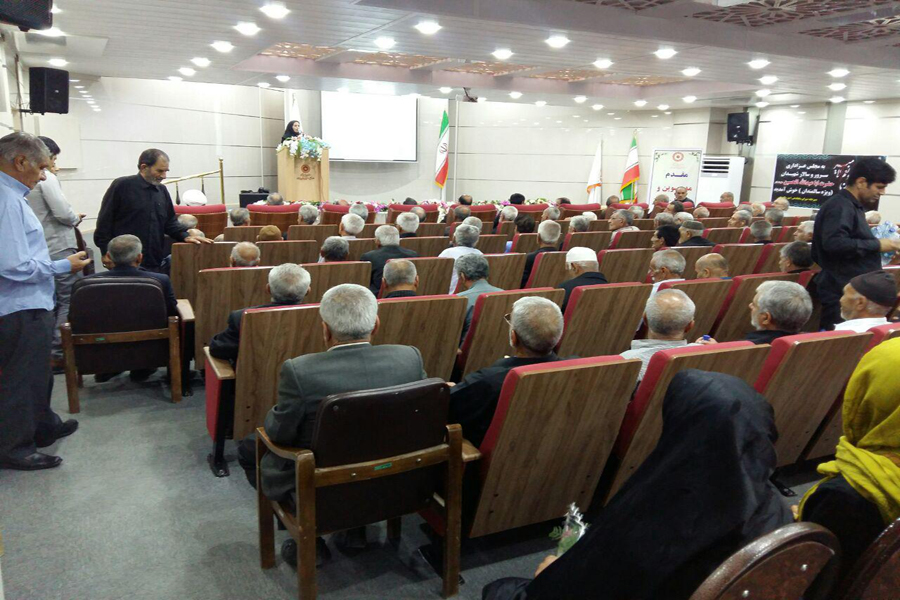 مراسم تکریم از سالمندان در سازمان بهزیستی لرستان