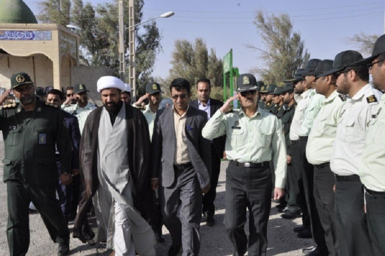 صبحگاه مشترک نیروهای نظامی و انتظامی نیمروز برگزار شد