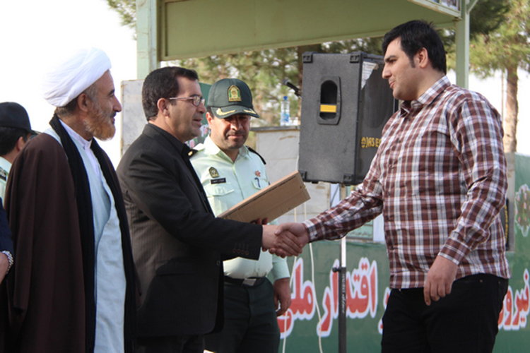 گزارش تصویری صبحگاه مشترک نیروی انتظامی در کوهدشت