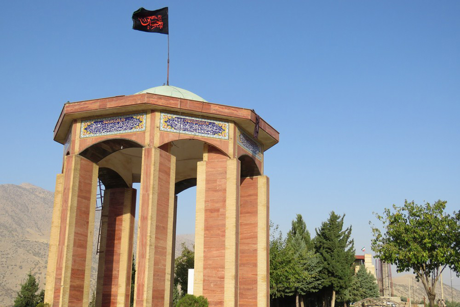 بازدید امیر فهمیده از مرکز فرهنگی دفاع مقدس لرستان + تصاویر