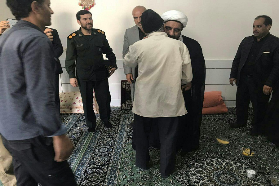 گزارش تصویری دیدار امام جمعه پلدختر با خانواده شهدا