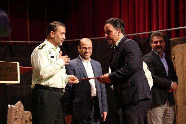 از فعالان  فرهنگی و هنری  شهرستان محمود آباد تجلیل به عمل آمد + تصویر