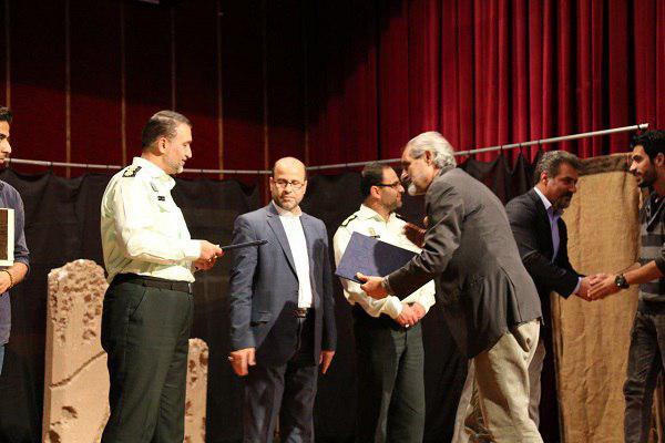 از فعالان  فرهنگی و هنری  شهرستان محمود آباد تجلیل به عمل آمد + تصویر